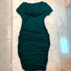 Green maternity dress 🎄 🎅 perfect for Christmas!